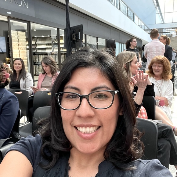 Meet the Posher-Hi I'm Stephanie! - Picture 1 of 6